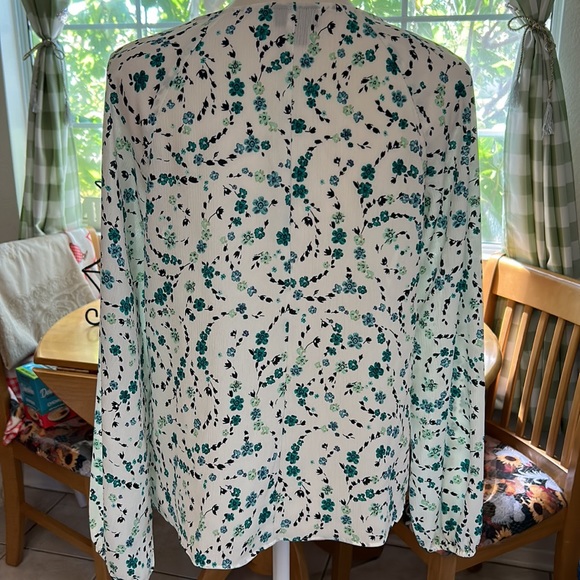 a.n.a A New Approach Womenโs Long Sleeve Blouse NWT Small - Picture 2 of 11